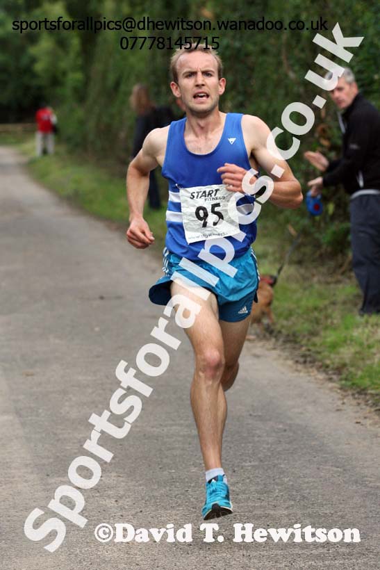 Start of the Morpeth 10k Road Race. Photo: David T. Hewitson/Sports for All Pics
